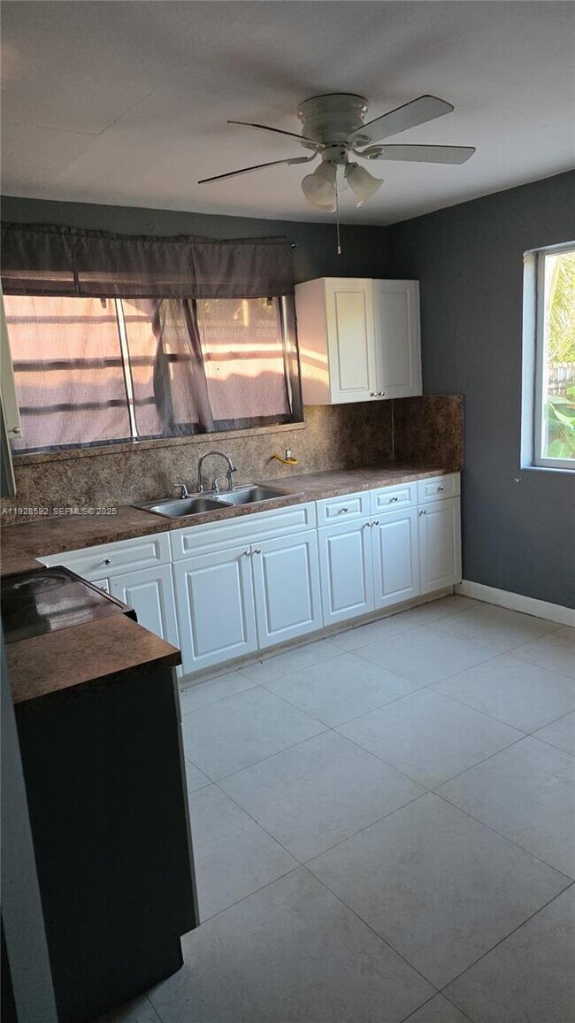 Building Photo - 3300 NW 23rd Ave