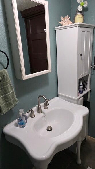 Private Bathroom - 1415 W 49th St