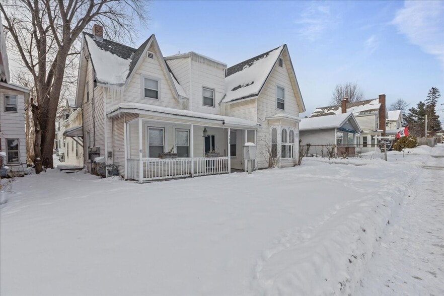 Building Photo - 158 Main St