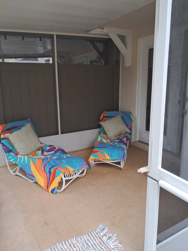 Building Photo - 317 Sand Oak Blvd