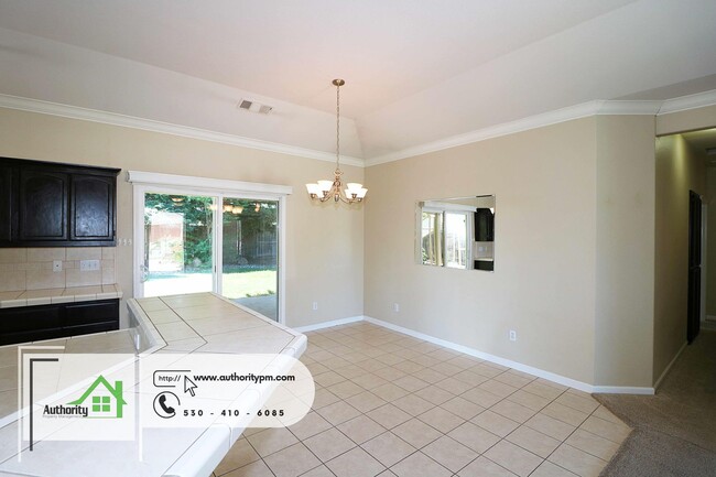 Building Photo - 2631 Queens Way