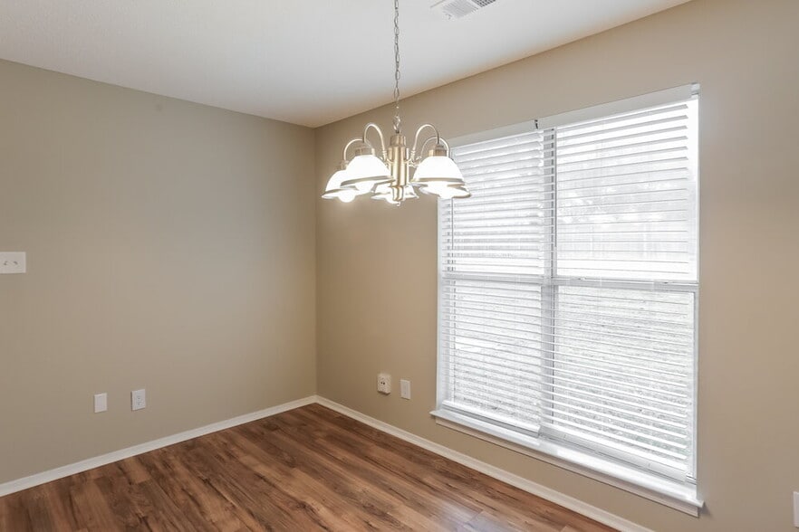 Building Photo - 6500 Cornwall Rd