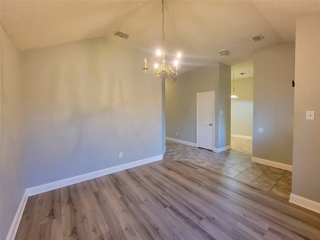 Building Photo - 829 Beaver Creek Dr