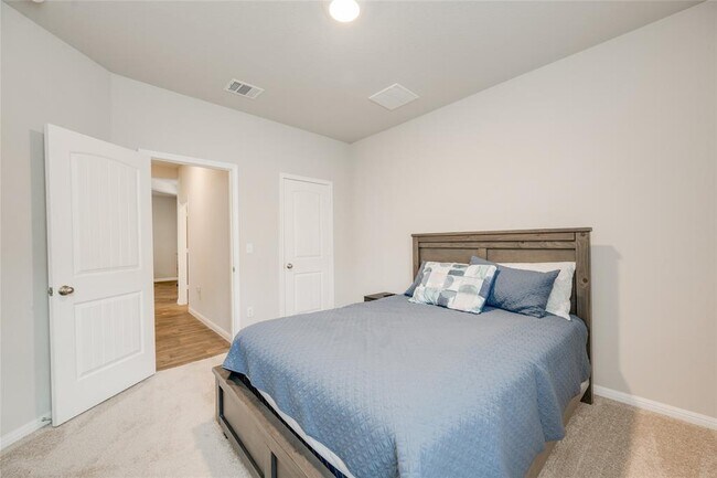 Building Photo - 102 Rainmaker Cv