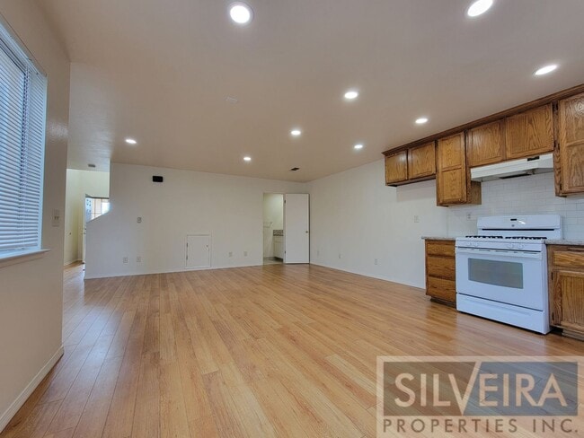 Building Photo - Unique 2 Bedroom Unit Available Now!