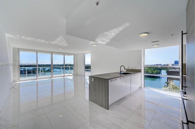 Building Photo - 400 Sunny Isles Blvd