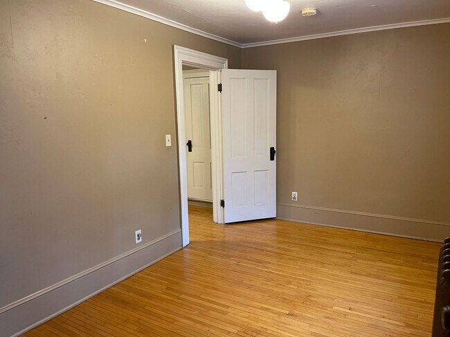 Building Photo - 1014 Elmwood Ave