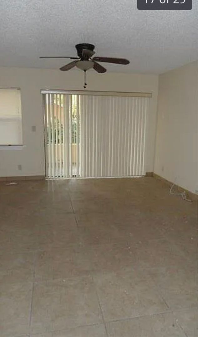 Building Photo - Spacious 2/2 Available for Move-In 9/1