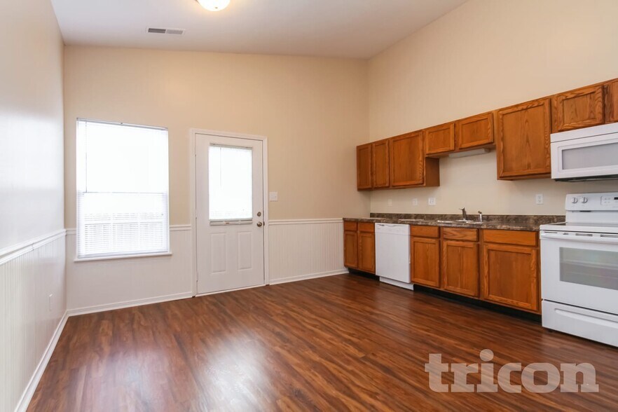Building Photo - 4040 Dogwood Ln