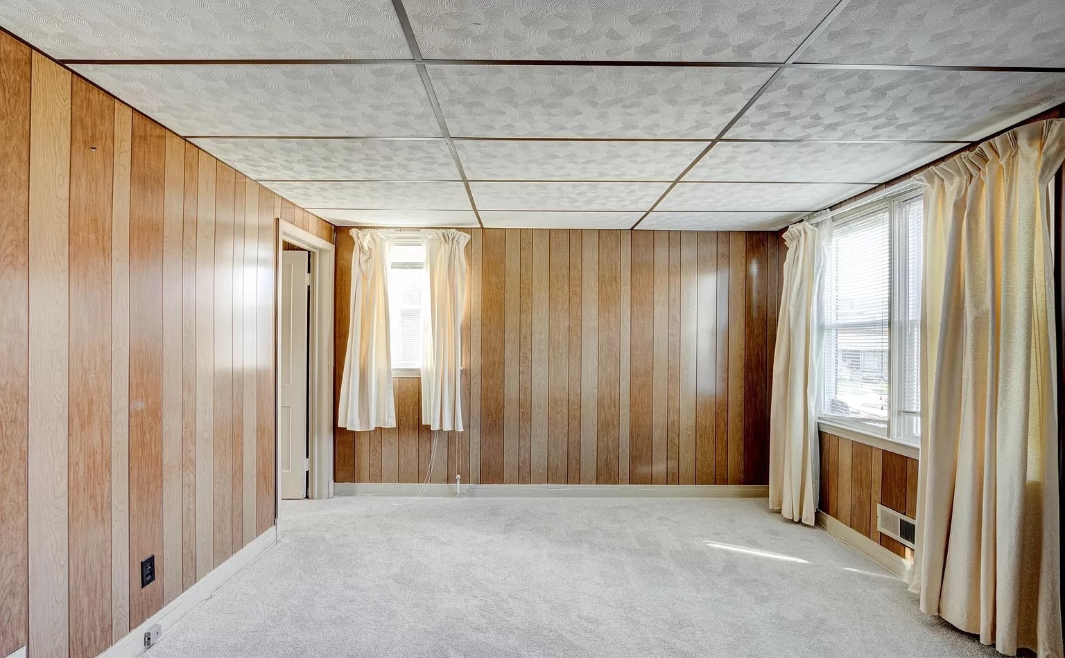 Bedroom - 1935 Searles Rd
