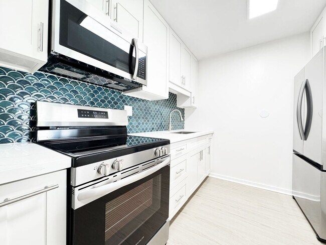 Building Photo - Honolulu Condo with Split A/C, One Secured...