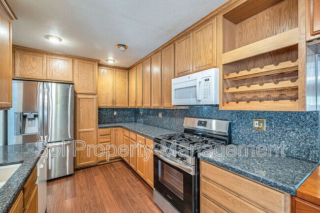 Building Photo - 221 Palo Verde Terrace
