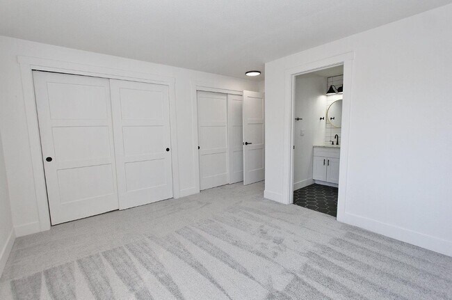 Building Photo - Charming Single-Level Home