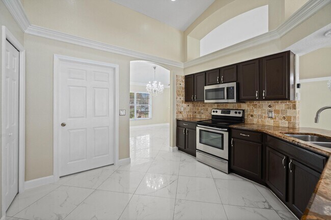 Building Photo - 5450 NW South Crisona Ct