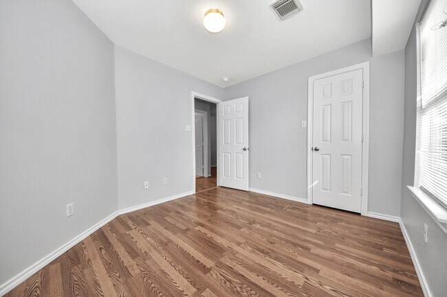 Building Photo - 16526 Cairngrove Ln