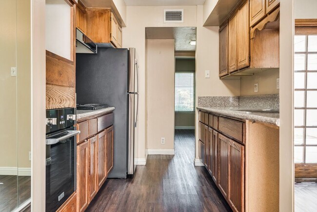 Building Photo - 3016 El Camino Ave