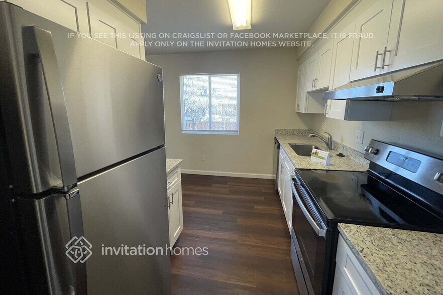 Building Photo - 432 S Victor Way