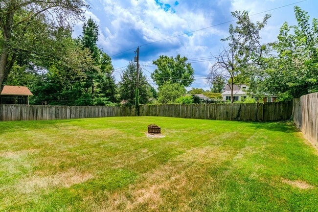 Building Photo - 282 Zandale Dr