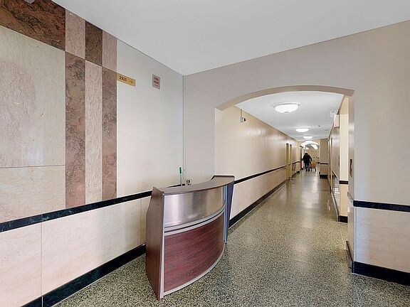 Building Photo - 2925 W 5th St