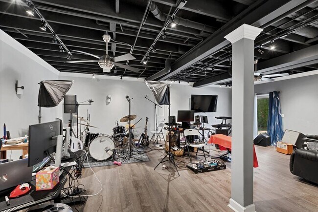 Building Photo - 11804 Long Run Dr