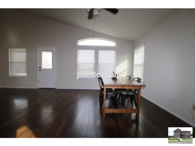 Building Photo - 1406 Lubbock Dr