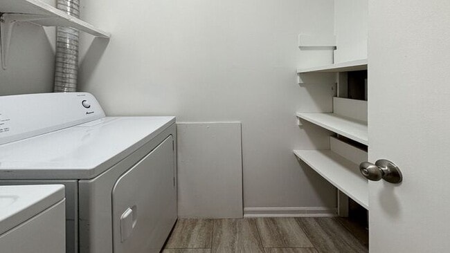 Building Photo - 2 bed / 1 bath ~ Just off of HWY 61