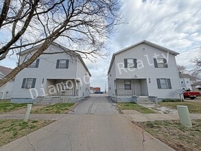 Building Photo - 529 E Pacific St