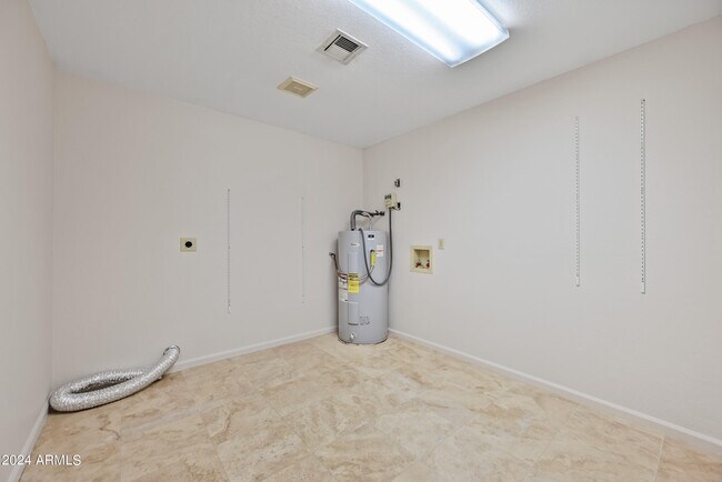 Building Photo - 1831 E La Jolla Dr