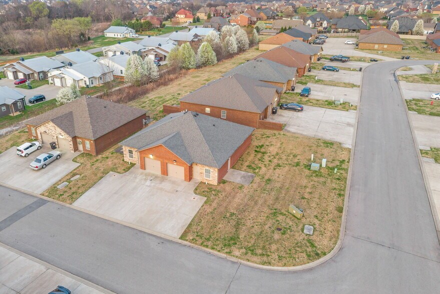 Building Photo - 109 Holland Dr