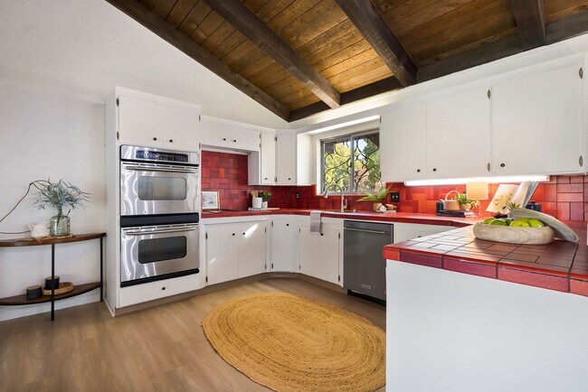 Building Photo - 1096 Corino Real Ct