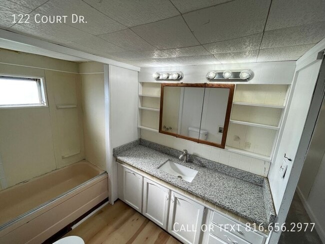 Building Photo - 122 Court Dr