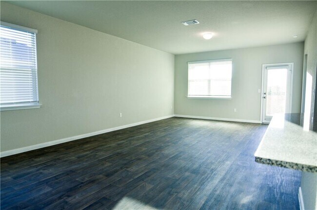 Building Photo - 117 Rochester Ln