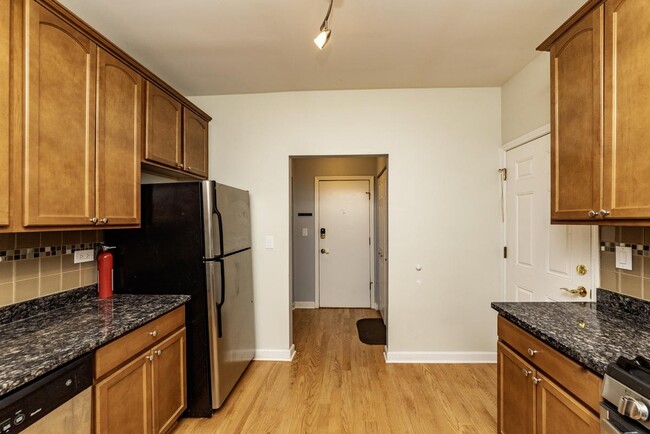 Building Photo - 2 bedroom in Chicago IL 60640