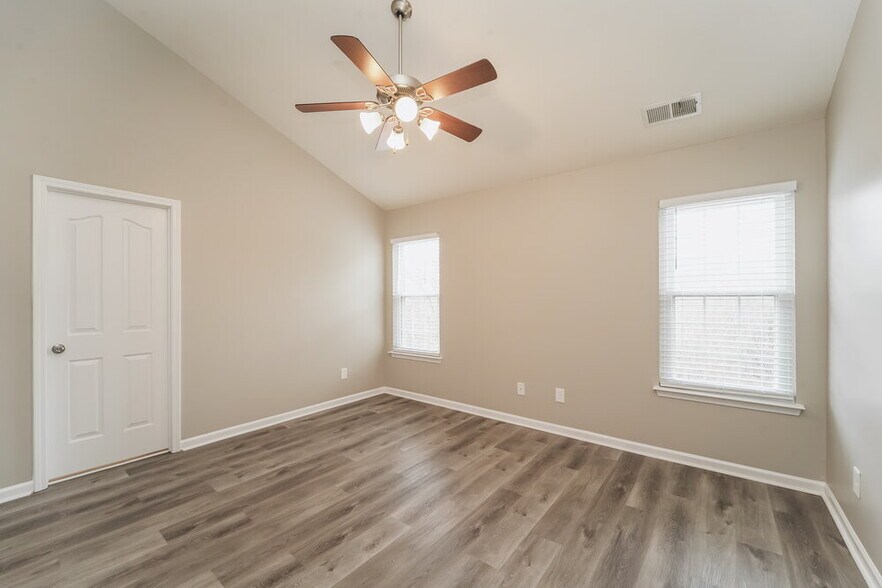 Building Photo - 8236 Rolling Meadows Ln