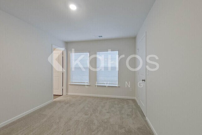 Building Photo - 2279 Banyon Cir