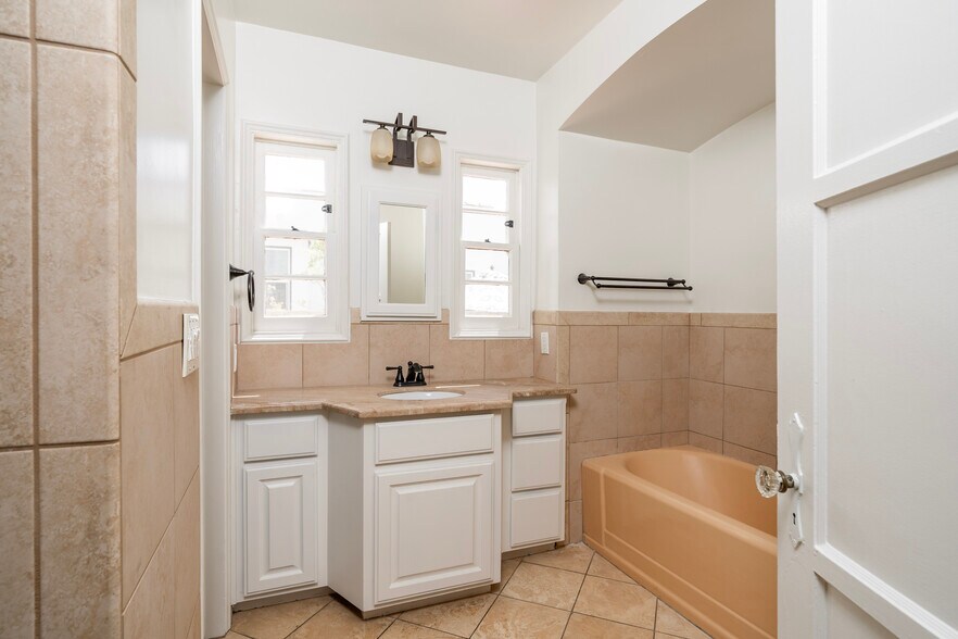 Building Photo - 3501 W 41st St