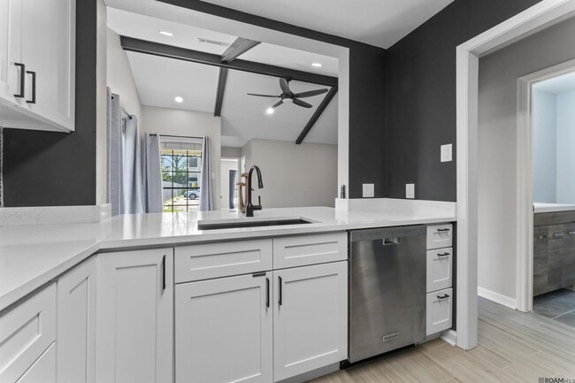 Building Photo - 15613 Shenandoah Square Ave.