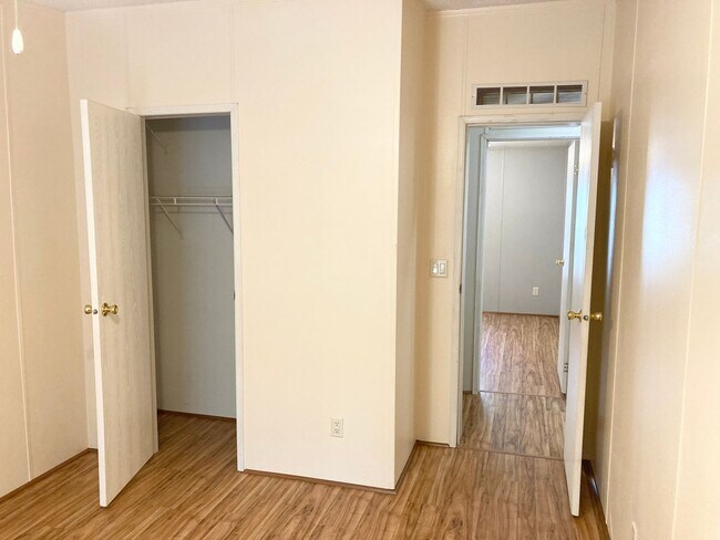 Building Photo - 6818 W Macopin Ln