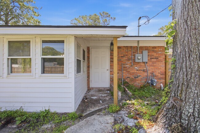 Building Photo - 12433 Deerfield Rd