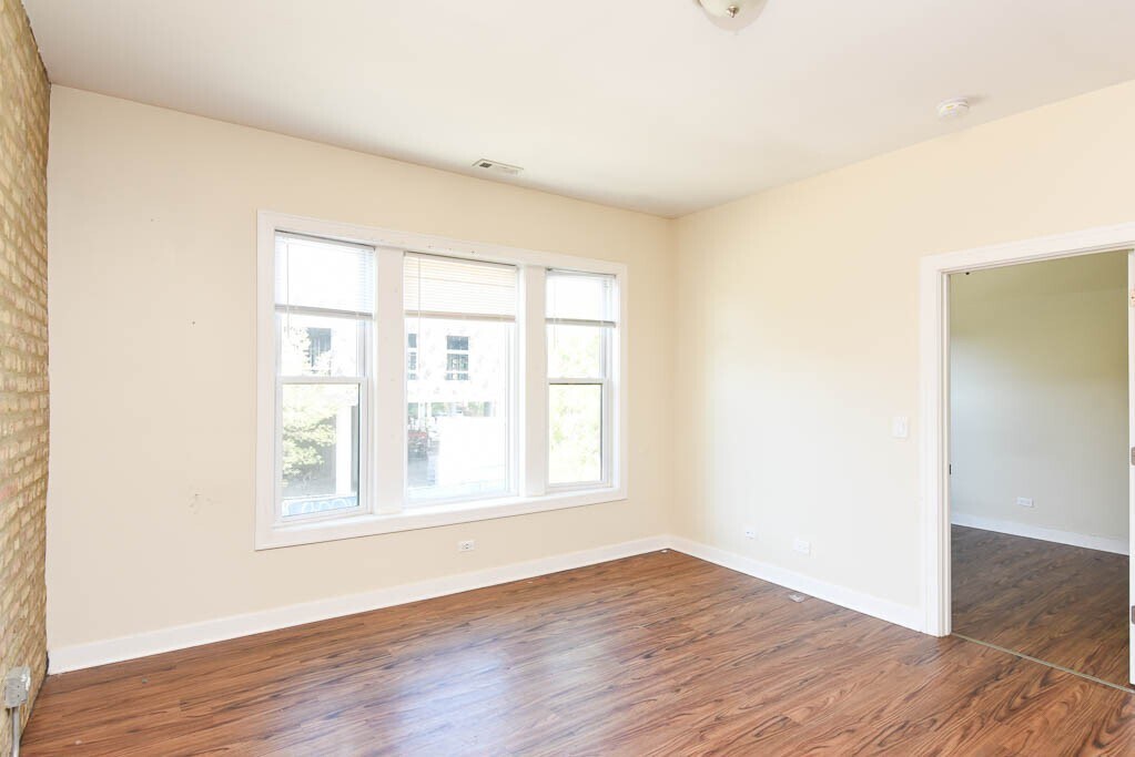 Building Photo - 3550 W Lawrence Ave