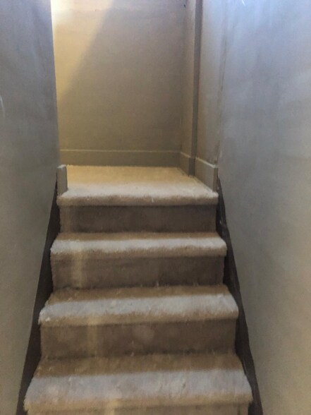 Building Photo - 13934 Montrose St