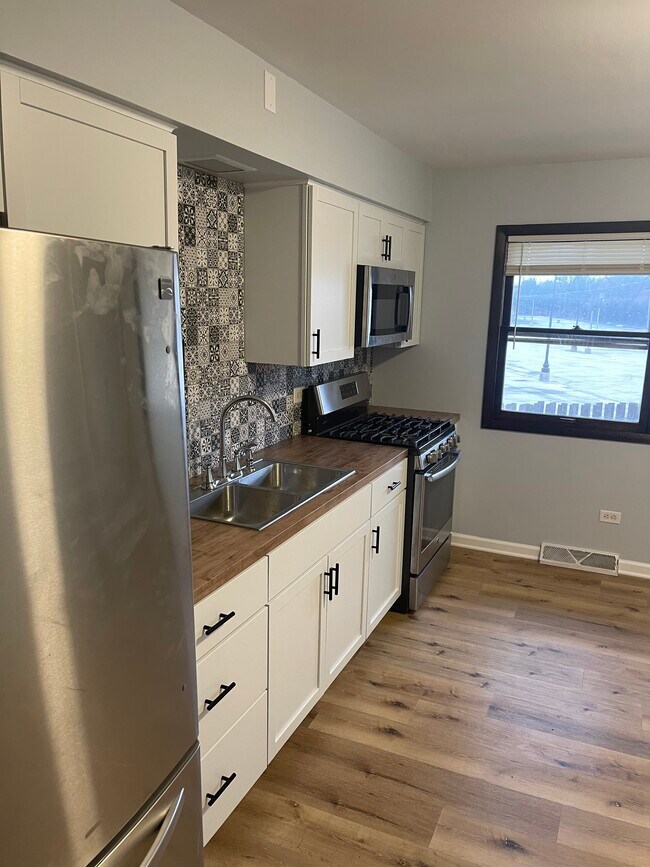 Building Photo - 5 Thomas Ct