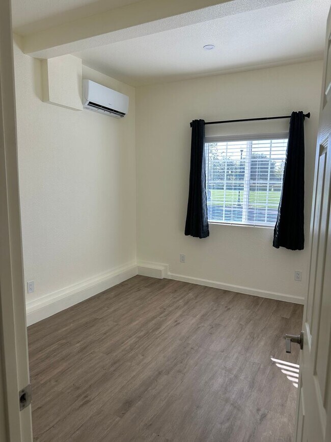 Building Photo - Beautiful Northside Los Banos Rental