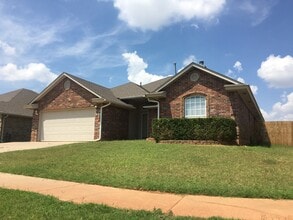 Building Photo - Beautiful 3 bed, 2 bath Home in East Moore with Bonus Room!