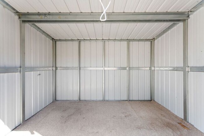 Building Photo - Newly remodeled single family home offering application fees waived as well as $200 off First Mon...