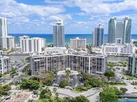 Building Photo - 600 Parkview Dr