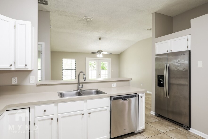 Building Photo - 398 Willow Green Dr