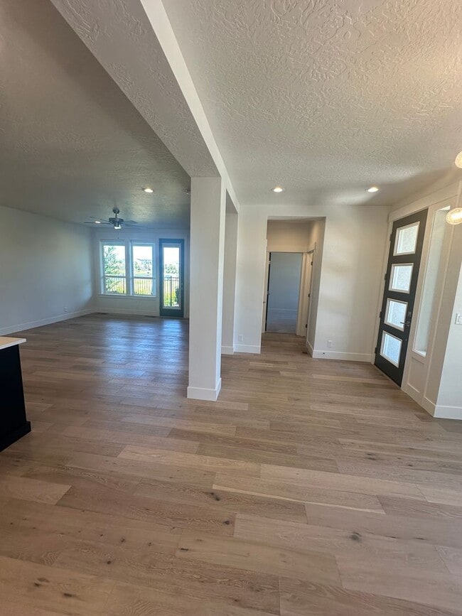 Building Photo - 6 months lease//Riverstone: Gated Community, Pond Access in BackYard, Patio Home, with all of the...