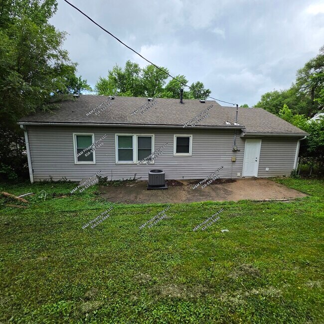 Building Photo - Beautiful 3 bedrooms and 1 bath home located on N 82nd St in Kansas City, KS