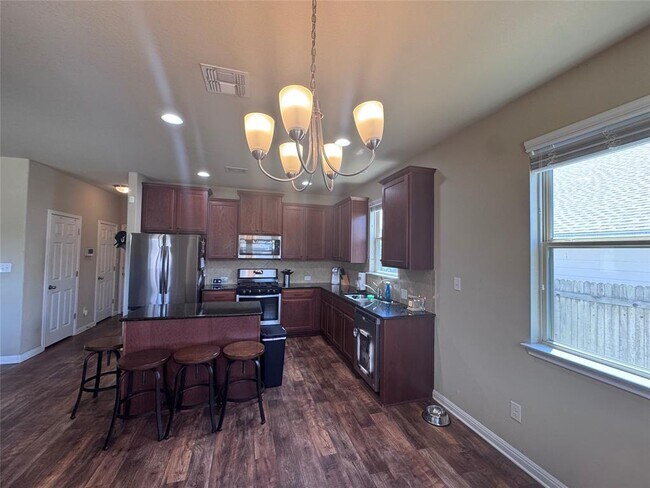 Building Photo - 321 Callahan Ln
